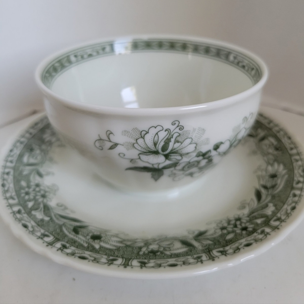 Hutschenreuther Germany 1814Green and Cream One Piece Gravy Bowl-Vintage